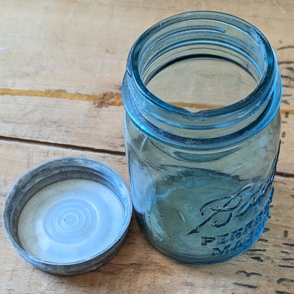 Antique 1913 Ball Perfect Aqua Mason Jar W Metal Lid #10 - Picture 9 of 9